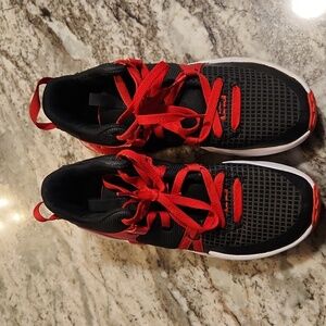 LeBron Basketball shoes size 6